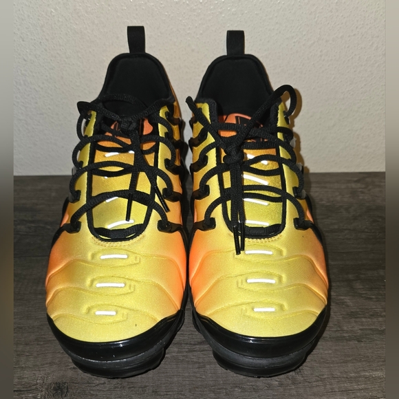 Men's VaporMax Plus 'Sunset Crimson' - Picture 2 of 7